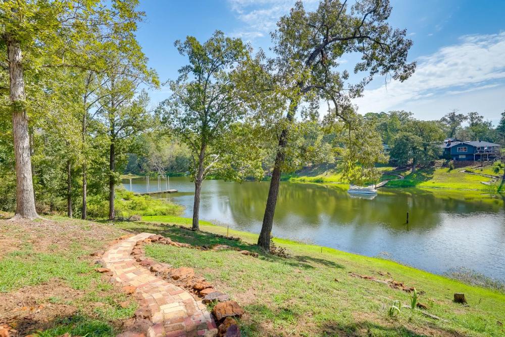 Lakefront Retreat in Jefferson with Screened Porch!